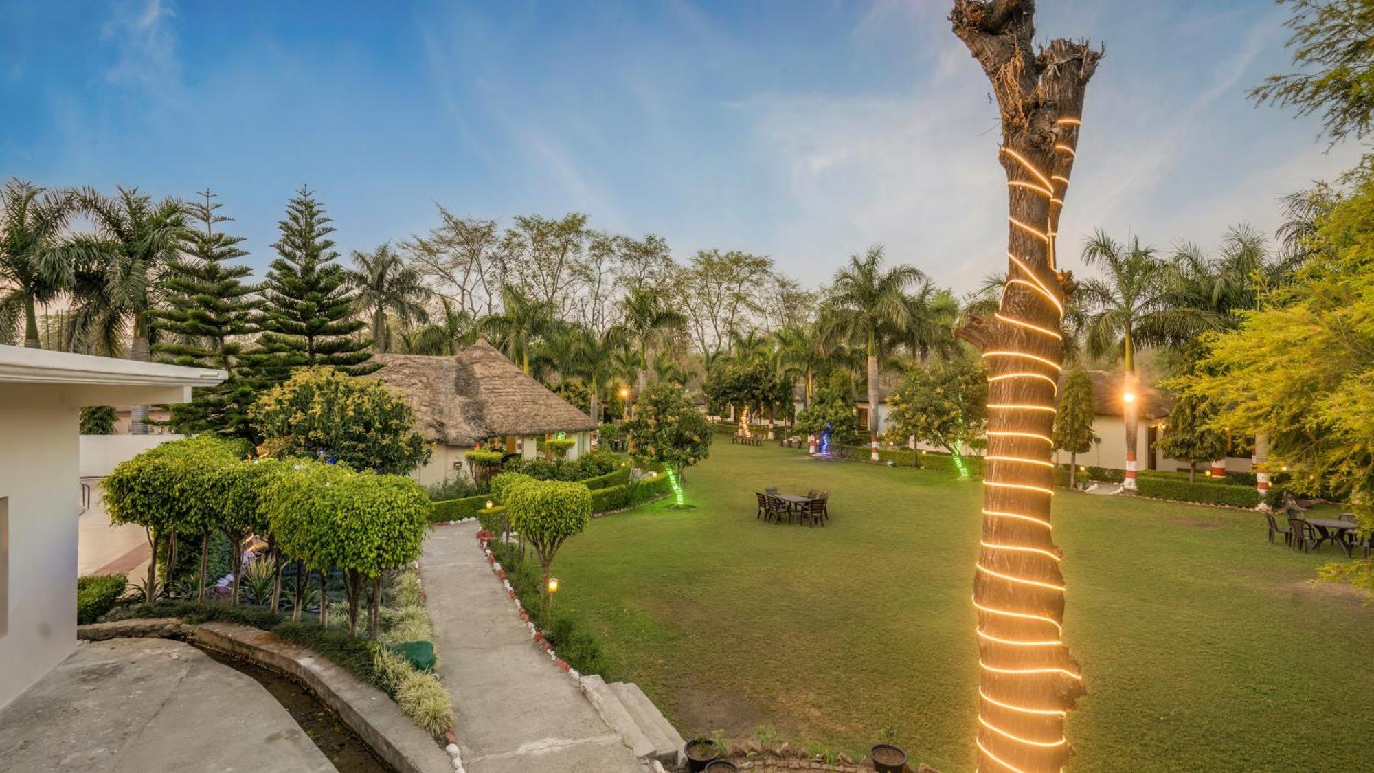 Corbett Fun Resort Rāmnagar Buitenkant foto
